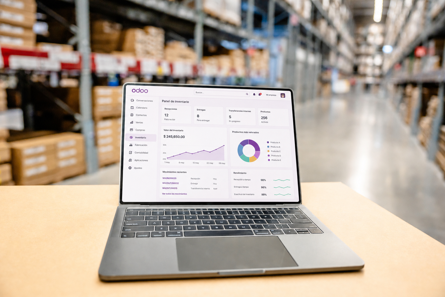 Panel de inventario de Odoo en un portátil, en el almacén del cliente